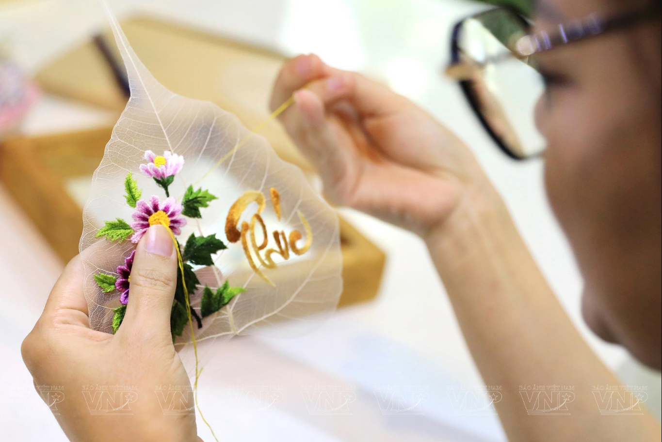 Tranh từ lá cây bồ đề